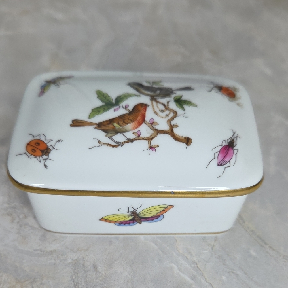 Herend Hungary Vintage Rothschild Bird Handpainted Porcelain Pill Trinket Box